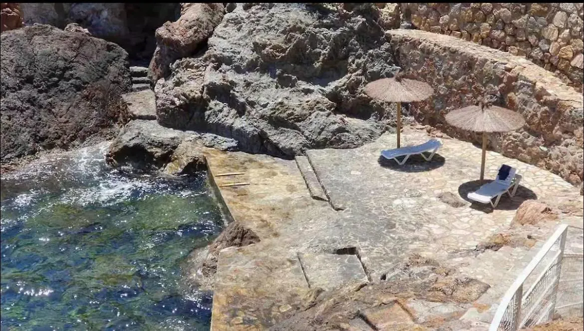 Apartamentos Sobre El Mar, Cap Sa Sal, בגור